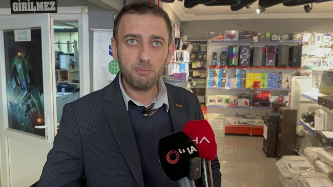 OKULDAN ÇALDIKLARI BİLGİSAYARI SATMAK İSTERKEN YAKALANDILAR