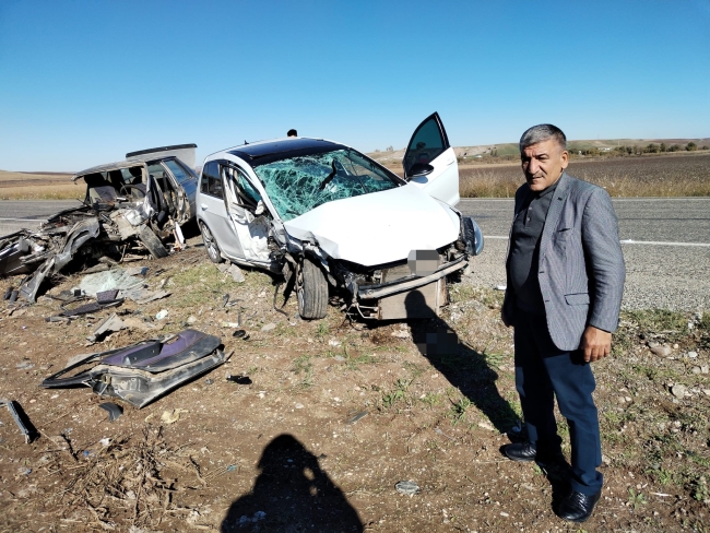 DİYARBAKIR’DA İKİ OTOMOBİL KAFA KAFAYA ÇARPIŞTI: 2 ÖLÜ, 1 YARALI