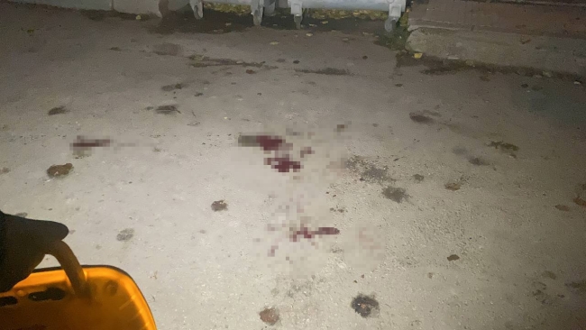 ÖNCE BIÇAKLADILAR, DAHA SONRA HASTANEYE GÖTÜRDÜLER