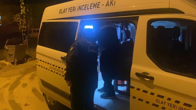 ÖNCE BIÇAKLADILAR, DAHA SONRA HASTANEYE GÖTÜRDÜLER