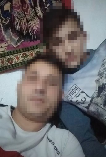 ANNESİNİ ÖLDÜREN 15 YAŞINDAKİ ÇOCUĞUN VE BABASININ YARGILANDIĞI DAVA ERTELENDİ