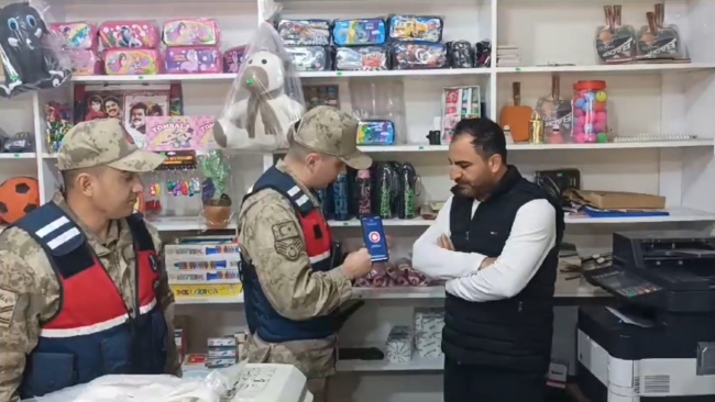 JANDARMA OKUL ÇEVRELERİNDE DENETİMLERİNİ SÜRDÜRÜYOR