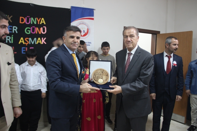 ÖZEL GEREKSİNİMLİ ÇOCUKLAR GÖNÜLLERİNCE EĞLENDİ