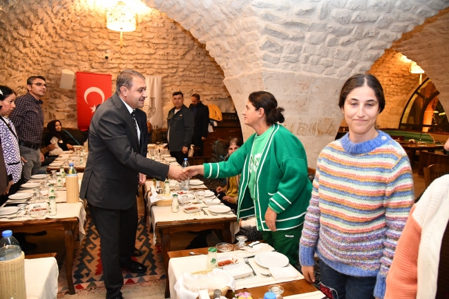 VALİ ŞILDAK ENGELLİLERLE BİR ARAYA GELDİ