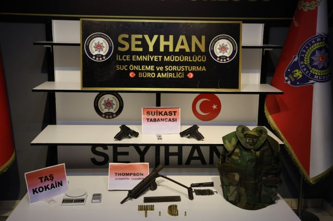 EVLERİNDE ANAHTARLIK ŞEKLİNDE SUİKAST TABANCASI VE OTOMATİK SİLAH ÇIKTI