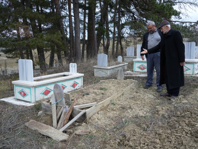 KIŞ UYKUSUNA YATAMAYAN AYILAR, MEZARLARI KAZMAYA BAŞLADI