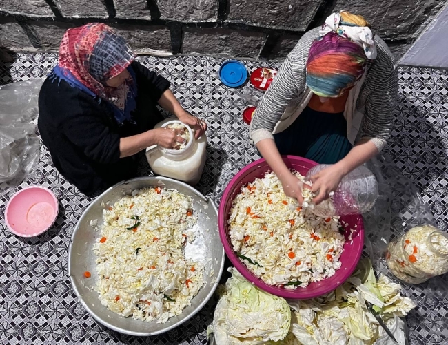 KIŞ AYLARININ DOĞAL ANTIBIYOTIĞI: BEYAZ LAHANA TURŞUSU