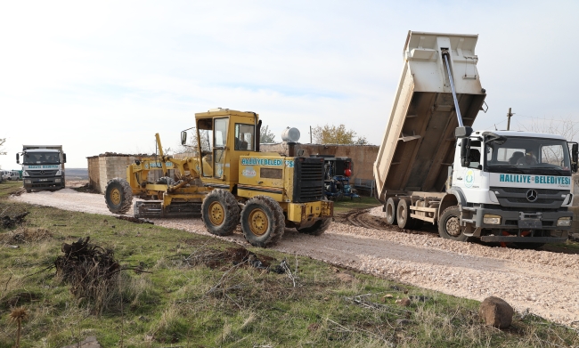HALİLİYE’DE MERKEZ VE KIRSAL MAHALLELERDE HUMMALI YOL ÇALIŞMASI