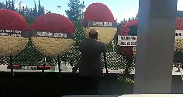 URFALI ŞEHİDİN CENAZESİNDE CHP LİDERİ ÖZGÜR ÖZEL'E SERT TEPKİ! TÖRENDEN ATILDI...