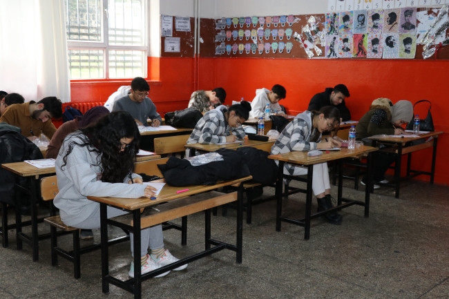 BAŞKAN CANPOLAT’IN EĞİTİM DESTEKLERİYLE GENÇLER ÜNİVERSİTELİ OLUYOR