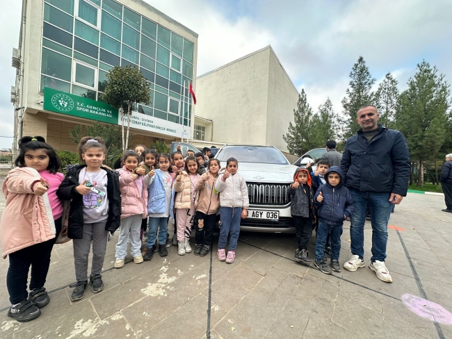 YERLİ OTOMOBİL TOGG, SİVEREK’TE ÖĞRENCİLERE TANITILDI