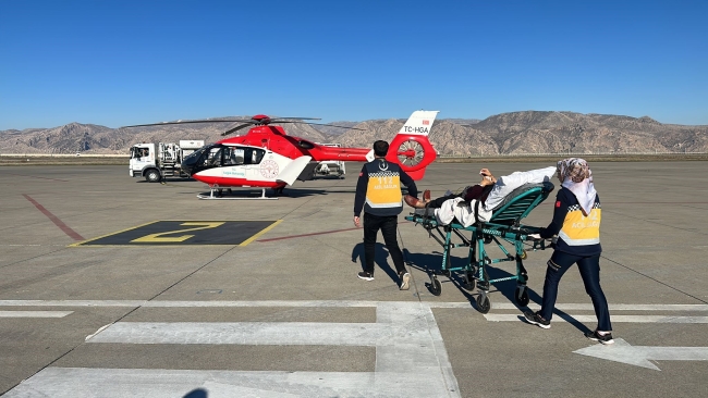 82 YAŞINDAKİ HASTA HELİKOPTERLE ŞANLIURFA'YA SEVK EDİLDİ