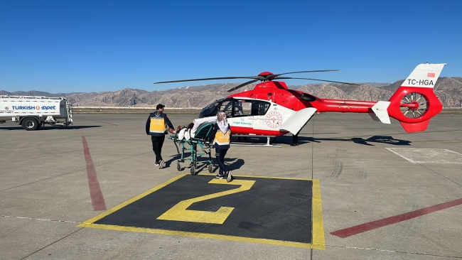82 YAŞINDAKİ HASTA HELİKOPTERLE ŞANLIURFA'YA SEVK EDİLDİ