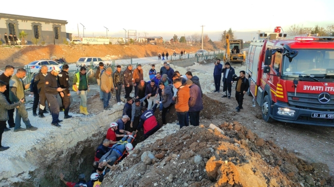 GÖÇÜK ALTINDA KALAN İŞÇİ KURTARILDI