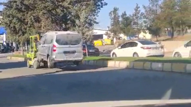 ARACI FORKLİFT İLE TAŞIDILAR