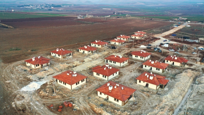 DEPREM SONRASI YAPILAN KÖY EVLERİ HAVADAN GÖRÜNTÜLENDİ