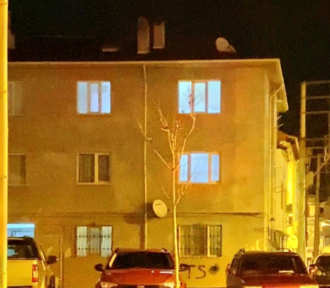 KATTAN DÜŞEN 14 YAŞINDAKI GENÇ KIZ HAYATINI KAYBETTI
