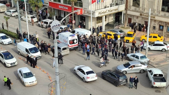 CADDE ORTASINDA SATIRLI GERGİNLİK
