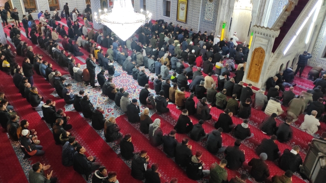 REGAİP KANDİLİ'NDE CAMİLER DOLDU TAŞTI