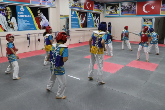 HALİLİYE BELEDİYESİ İLE GENÇLER SPOR ALIŞKANLIĞI KAZANIYOR