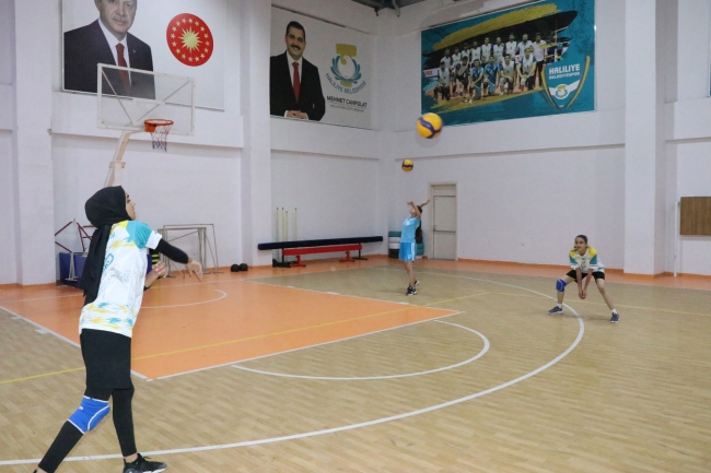 HALİLİYE BELEDİYESİ İLE GENÇLER SPOR ALIŞKANLIĞI KAZANIYOR