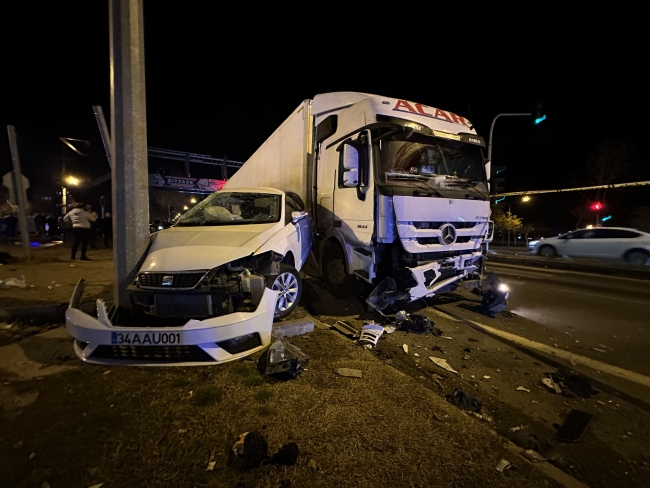 SİVEREK’TE TIR İLE OTOMOBİL ÇARPIŞTI: 1 ÖLÜ, 4 YARALI