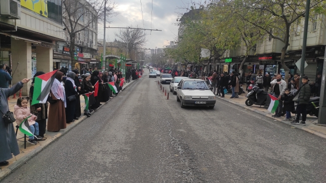 ŞANLIURFA’DA GAZZE İÇİN İNSAN ZİNCİRİ OLUŞTURULDU