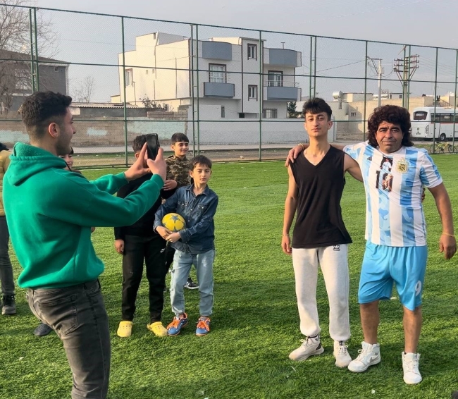 MARADONA'YA BENZERLİĞİ İLE HERKESİ ŞAŞIRTIYOR
