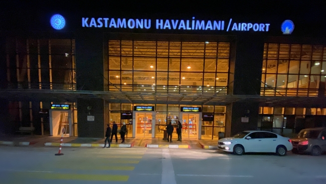 UMRE KAFİLESİNİ TAŞIYAN UÇAKTA ŞÜPHELİ PAKET ALARMI