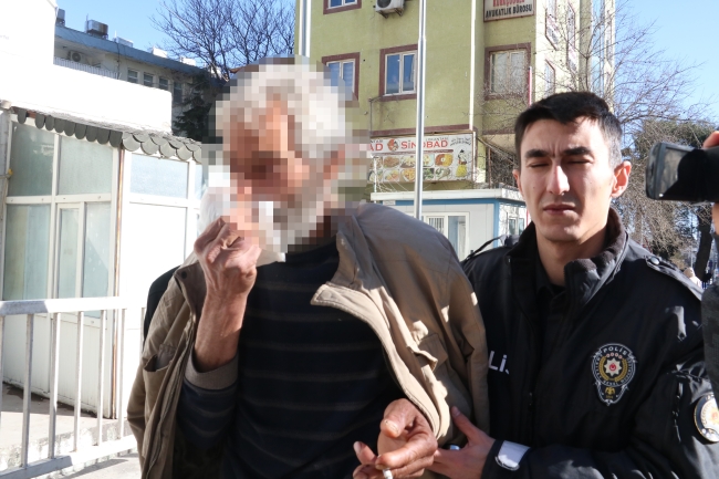 KOYUNLARI ÖLEN ADAM KENDİNİ YAKMAYA ÇALIŞTI