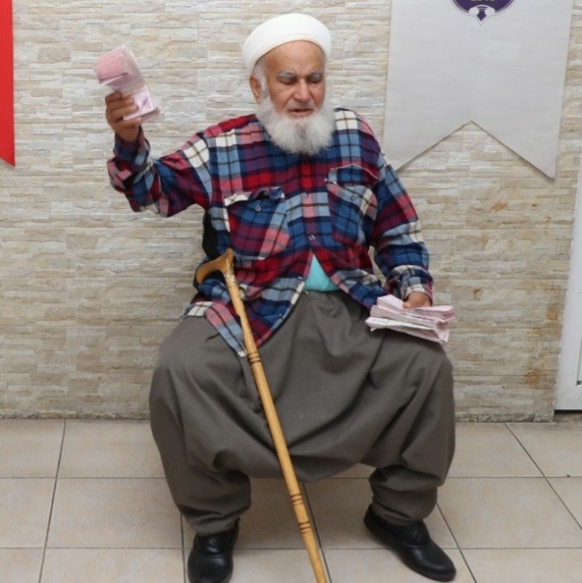 300 BİN TL'SİNİ KAPTIRMAKTAN SON ANDA KURTULDU