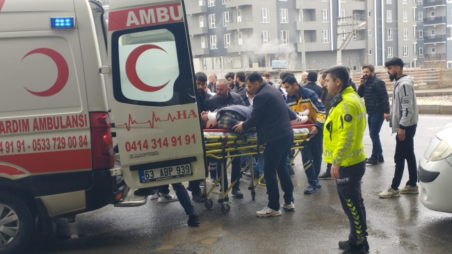 ŞANLIURFA'DAKİ KAZADA DİREK DEVRİLDİ