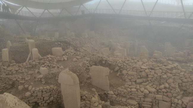 GÖBEKLİTEPE SİS İLE KAPLANDI