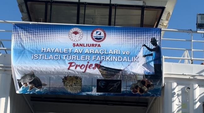 ATATÜRK BARAJI GÖLÜ HAYALET AĞLARDAN TEMİZLENİYOR