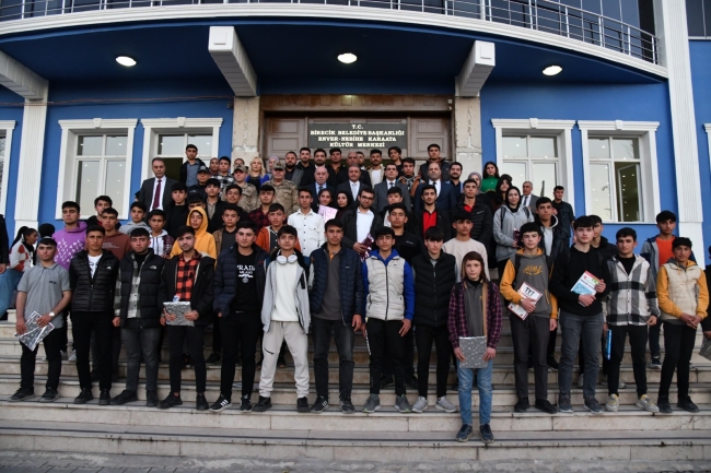 VALİ ŞILDAK BİRECİKLİ GENÇLERİ DİNLEDİ