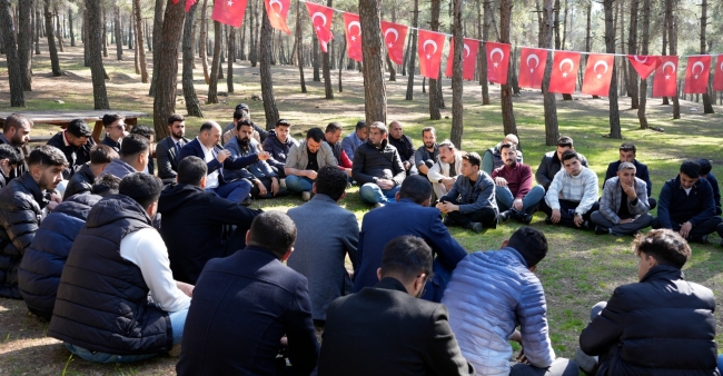 NİHAT ÇİFTÇİ GENÇLERE SESLENDİ