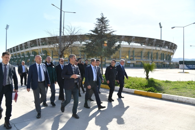 VALİ ŞILDAK, 11 NİSAN STADYUMU'NDAKİ ÇALIŞMALARI İNCELEDİ