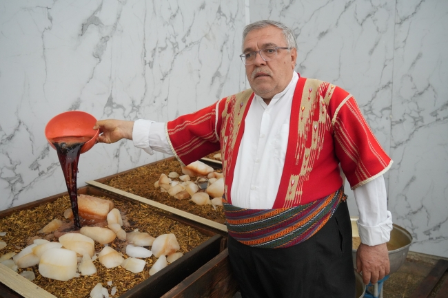 İFTAR SOFRALARININ VAZGEÇİLMEZ İÇECEĞİ MEYAN ŞERBETİ İÇİN YOĞUN MESAİ