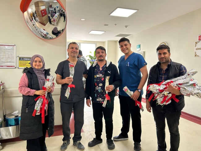 MEHMET KASIM GÜLPINAR’DAN SAĞLIK ÇALIŞANLARINA İNCE JEST