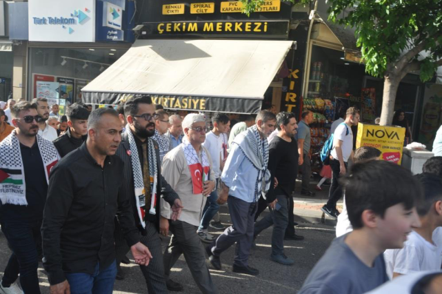 SİVEREK’TE FİLİSTİN İÇİN SESSİZ YÜRÜYÜŞ YAPILDI