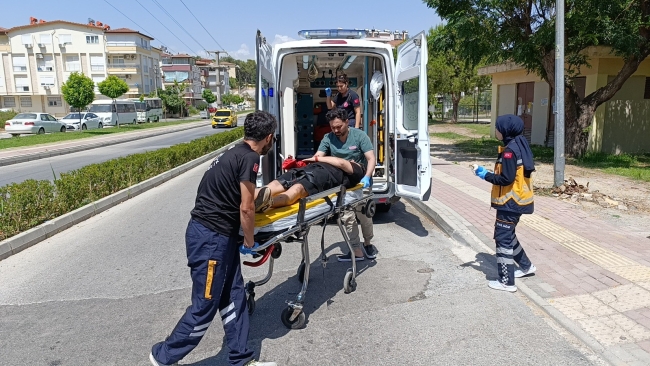 OTOMOBİL İLE MOTOSİKLET ÇARPIŞTI: 1 YARALI