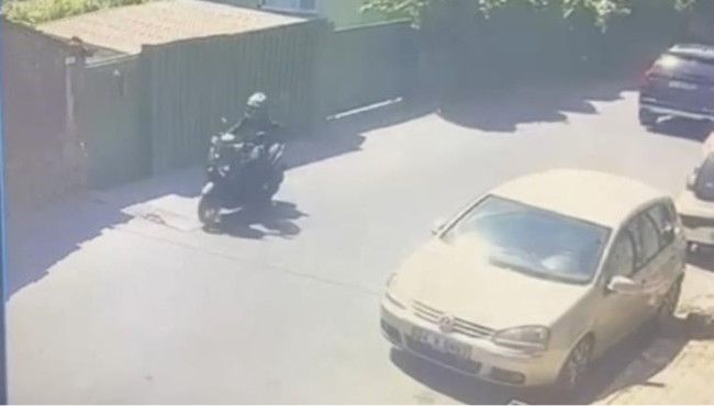 SAPLANTILI OLDUĞU KADININ EŞİNİN ARACINA KURŞUN YAĞDIRDI