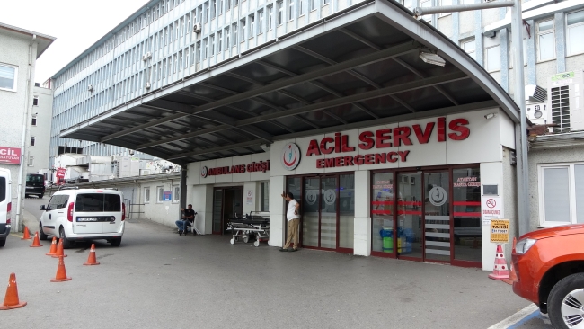 RAPOR ALAMAYINCA MOTOSİKLET KASKI İLE DOKTORUN DİZİNİ KIRDILAR