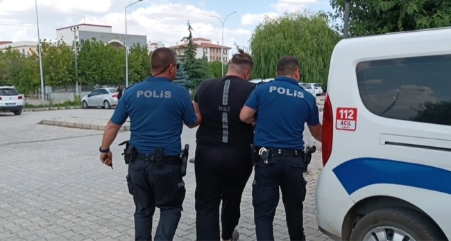 KOMBİ TAMİRCİSİ GİRDİĞİ EVLERİ SOYMAYA ÇALIŞTI