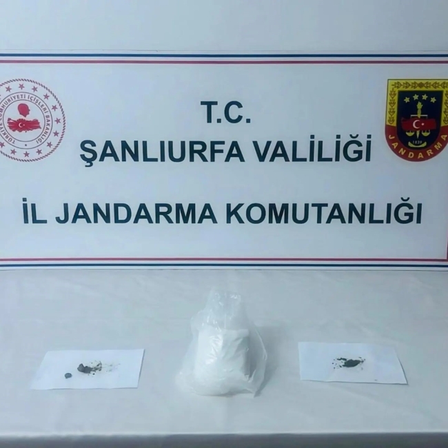MOTOSİKLETLİ UYUŞTURUCU SATICILARI JANDARMADAN KAÇAMADI