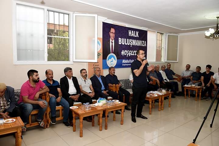 Haftasonunu halkla iç içe geçiriyor