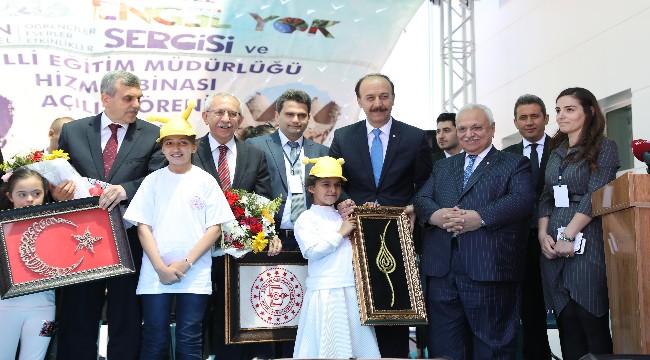 Minik eller birleşti, engeller sanat oldu