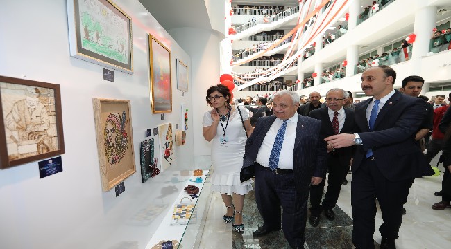 Minik eller birleşti, engeller sanat oldu
