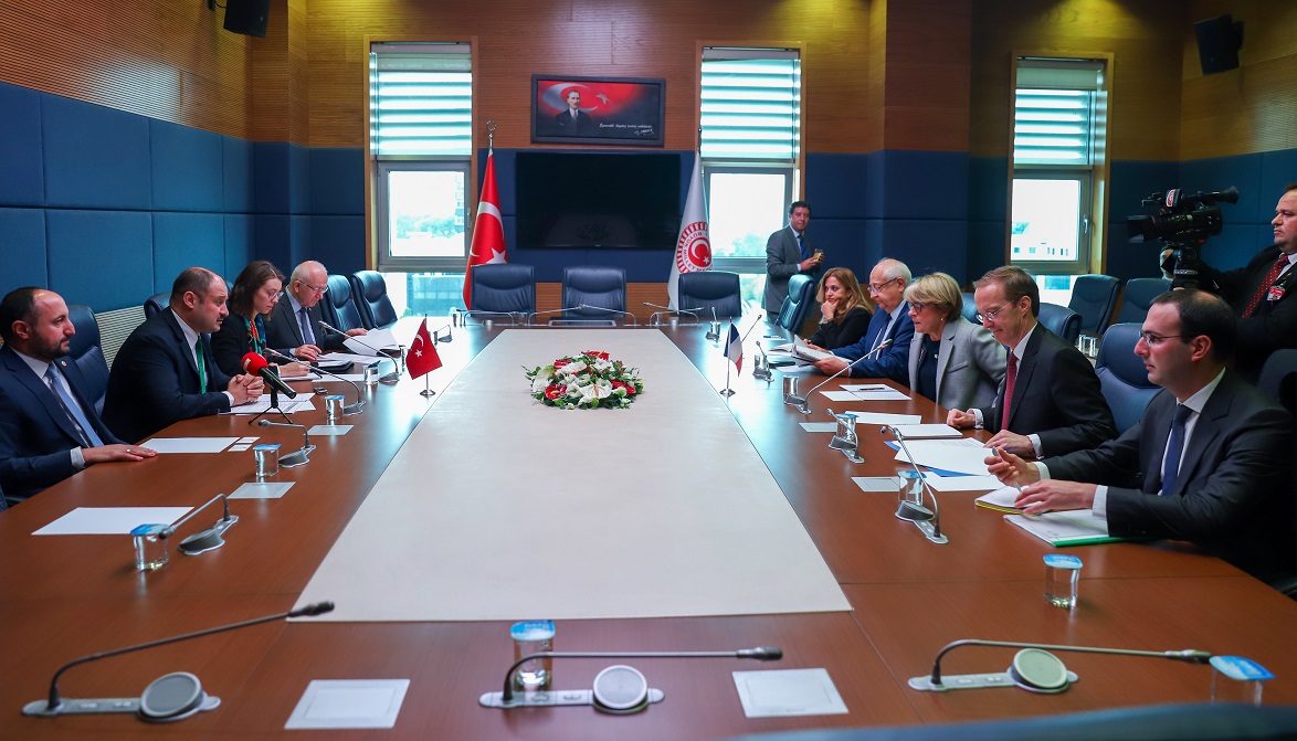 Gülpınar, Fransız heyeti Urfa'ya getiriyor