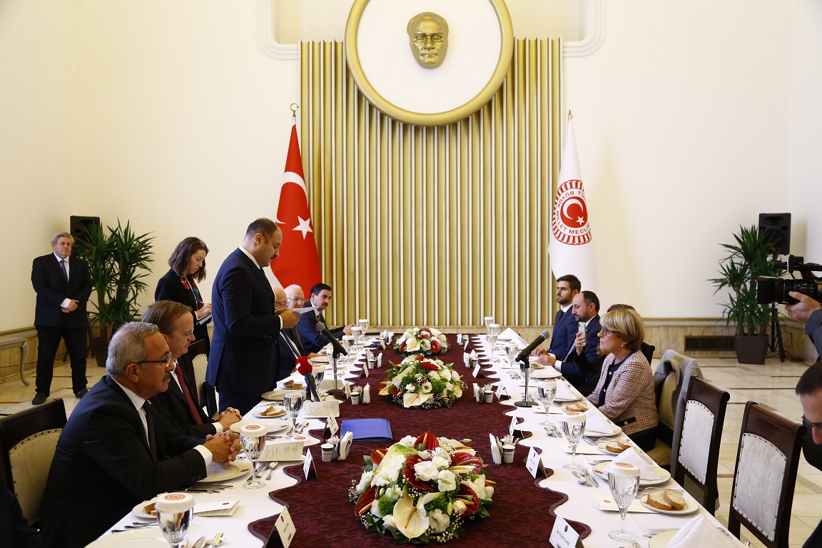 Gülpınar, Fransız heyeti Urfa'ya getiriyor